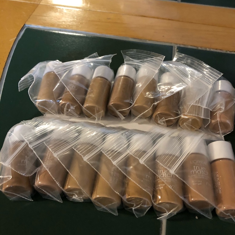 16 samples of True Match Foundation